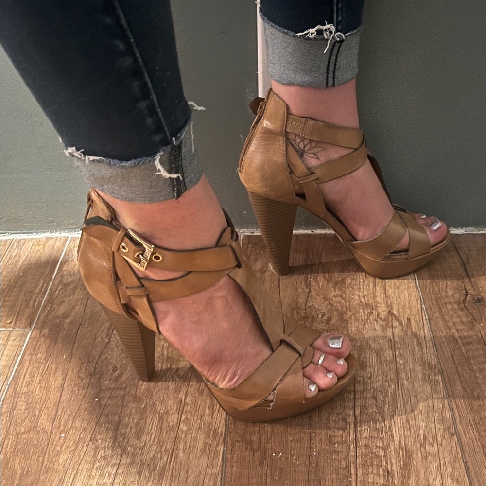 Tan heels by guess 3.5-4 inch